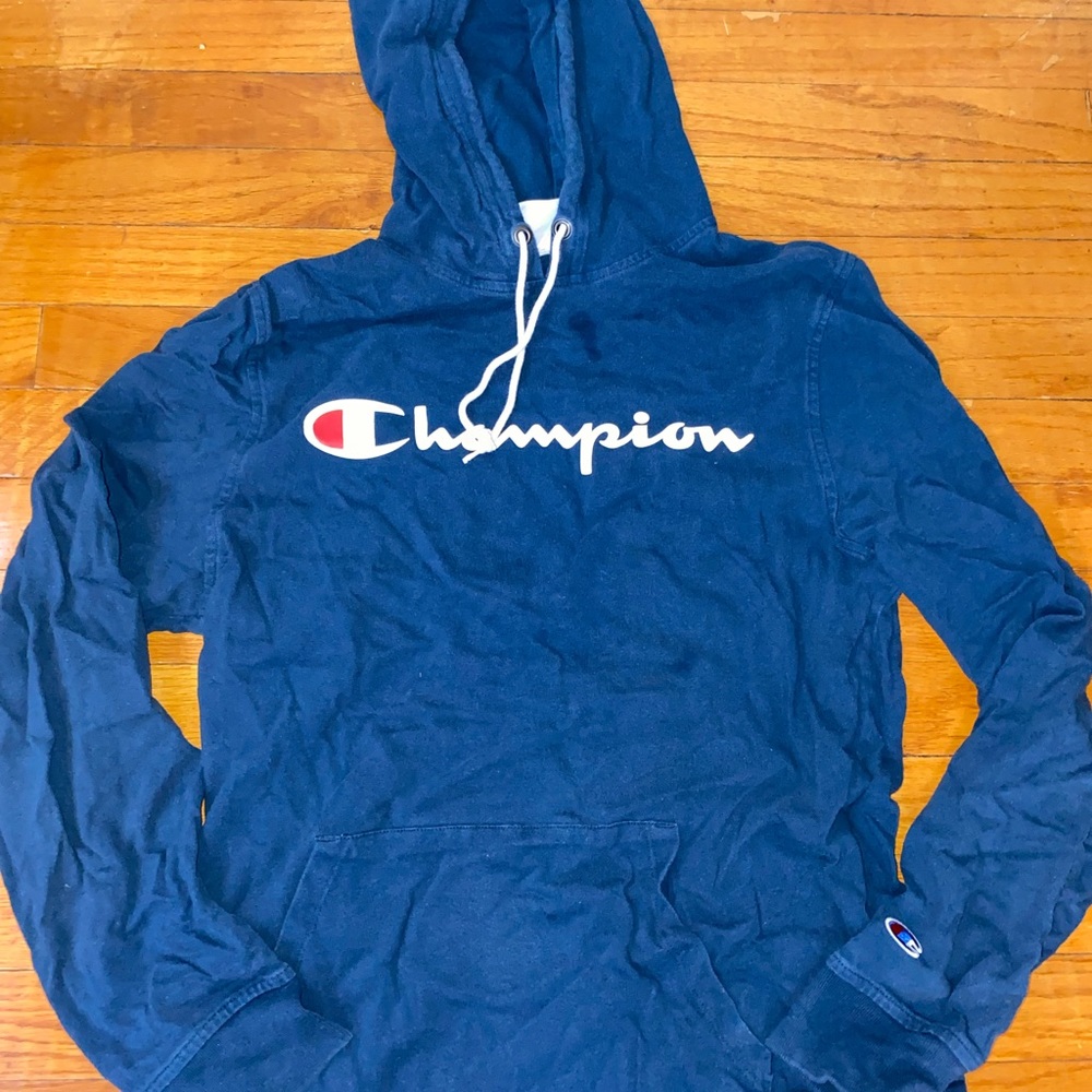 tshirt sweatshirt